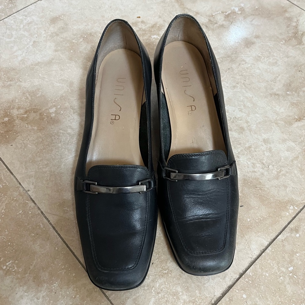 Unisa Women's 100% Leather Black Loafers